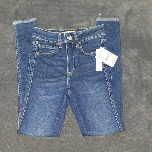 โ๐ผNWTโ๐ผ Free People, Deep Indigo, Raw High Rise Skinny Jean, Jegging, size 24 - Picture 5 of 10